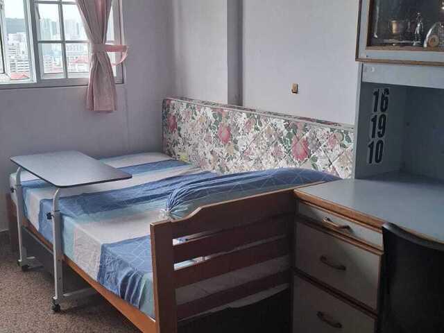 Blk 230 Jurong East $900 /1 guy aircon wifi walk to MRT, very high floor