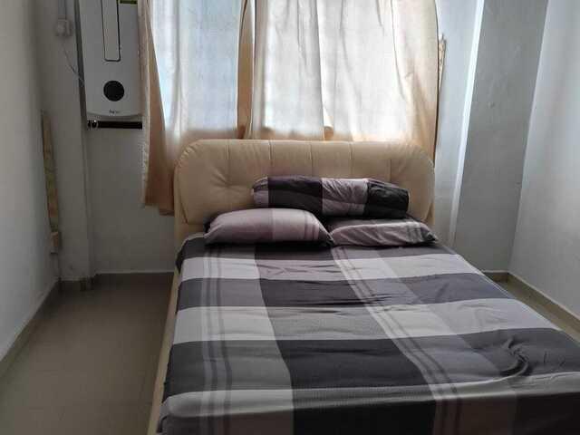 Blk 331 Jurong East $900 for 1 guy Aircon + WiFi Malay aunty, Big House