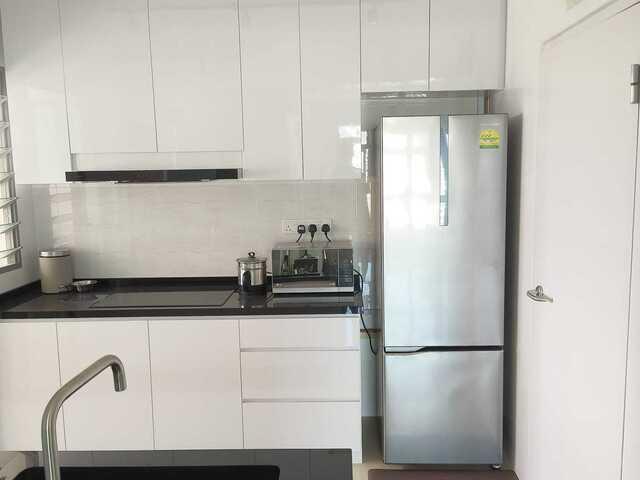 Blk 33 Margaret Drive 5 mins walk Queenstown MRT $1200 for 1 guy