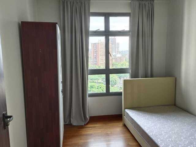 Blk 33 Margaret Drive 5 mins walk Queenstown MRT $1200 for 1 guy