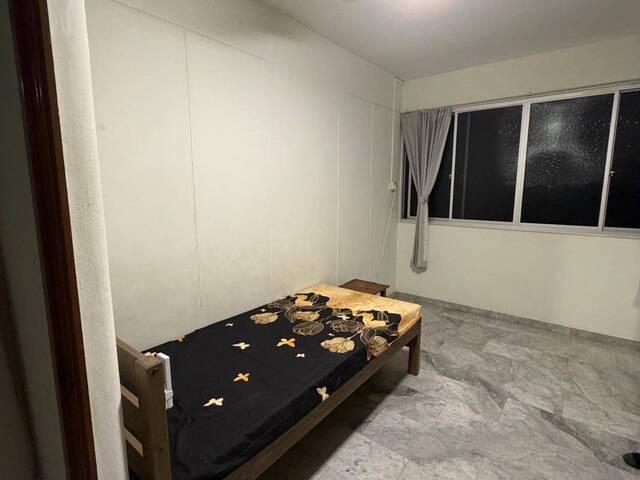 Blk 414 Choa Chu Kang $700 for 1 guy