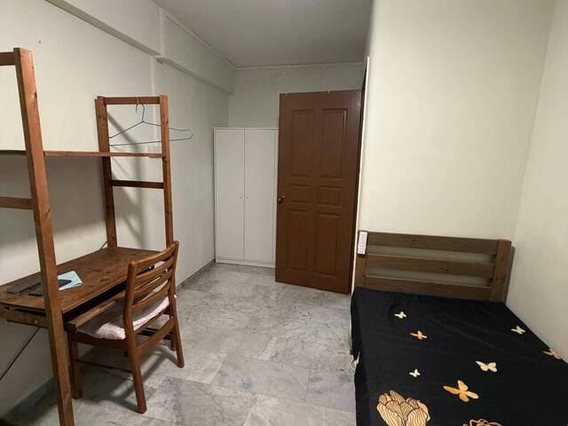 Blk 414 Choa Chu Kang $700 for 1 guy