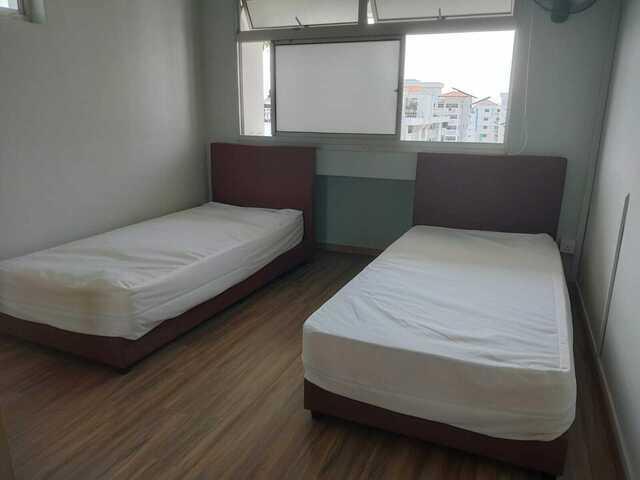 Blk 418 Woodlands $1100 for 2 ladies Aircon + WiFi walk to Marsiling MRT