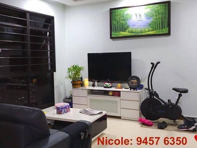 Blk 457 Clementi $1000 for 1 guy Aircon + WiFi walk to MRT VERY HIGH FLOOR