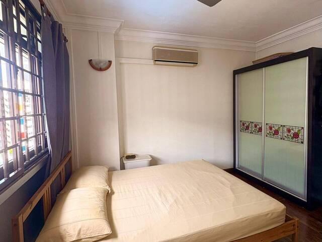 Blk 505 Woodlands $900 for 1 lady AIRCON + WIFI  $1200 for couple / 2 ladies