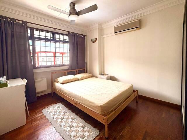 Blk 505 Woodlands $900 for 1 lady AIRCON + WIFI  $1200 for couple / 2 ladies