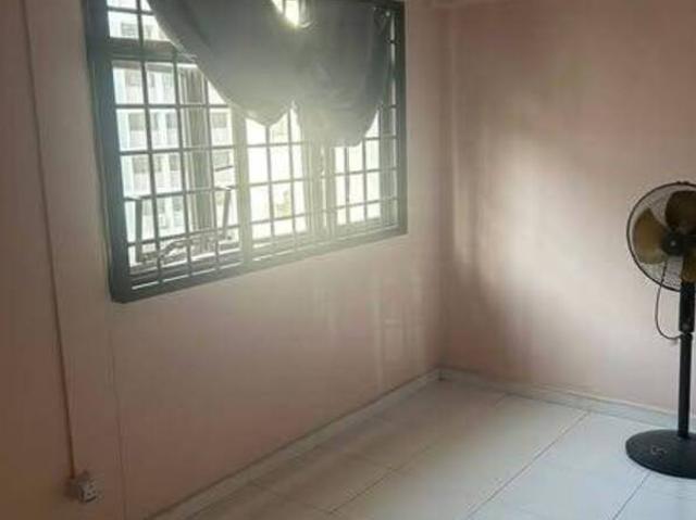 Blk 718 Woodlands $1200 for couple aircon wifi 2 mins walk ADMIRALTY MRT
