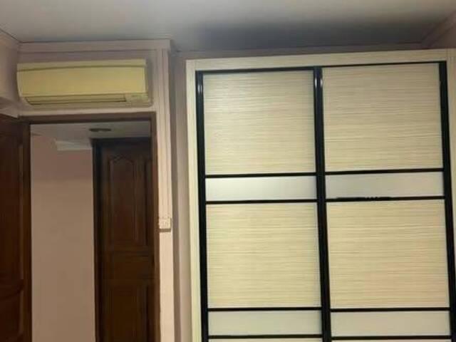 Blk 718 Woodlands $1200 for couple aircon wifi 2 mins walk ADMIRALTY MRT