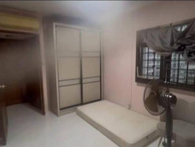 Blk 718 Woodlands $1200 for couple aircon wifi 2 mins walk ADMIRALTY MRT