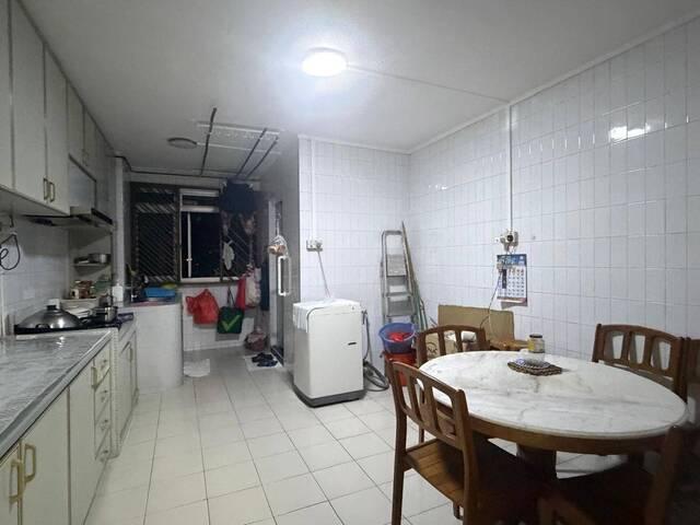 Blk 820 Yishun lady environment $800 for 1 lady aircon + wifi