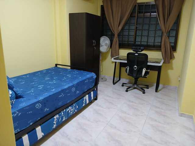 Blk 837 Hougang Central $850 for 1 pax any gender AIRCON + WIFI walk to MRT