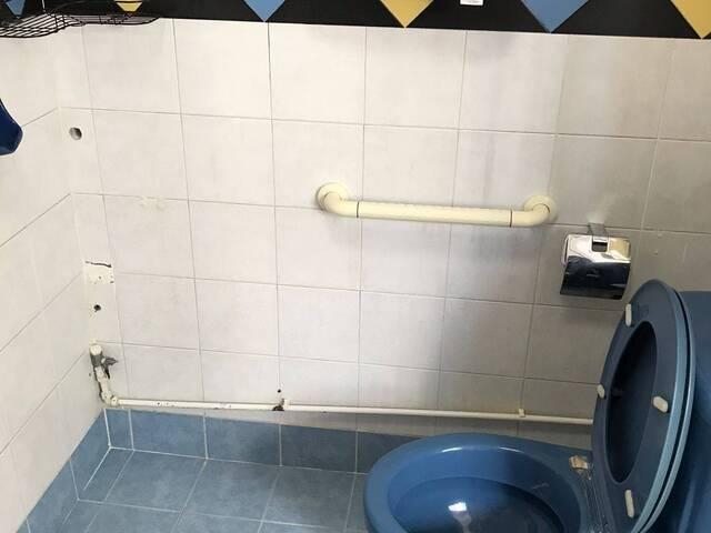 Blk 837 Hougang Central $850 for 1 pax any gender AIRCON + WIFI walk to MRT