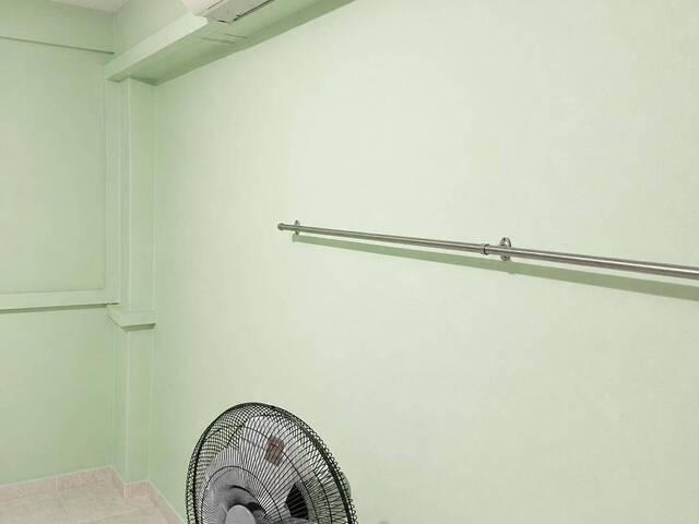 Blk 91 Commonwealth $900 for 1 lady Aircon + WIFI