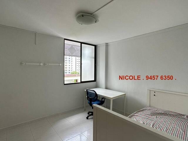 Blk 926 Hougang $800 for 1 lady WiFi