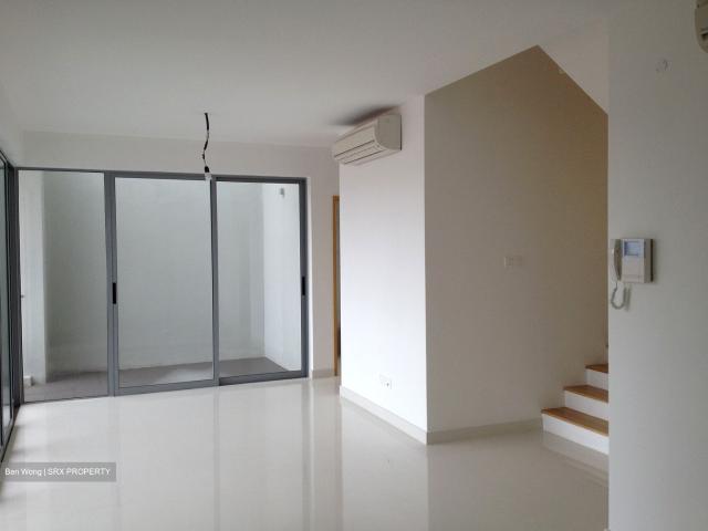 Bluwaters 2 D17, Condominium