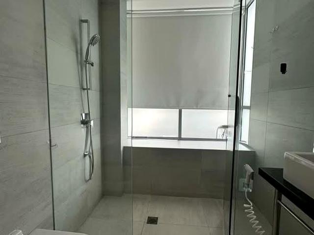 Bluwaters 2 D17, Condominium