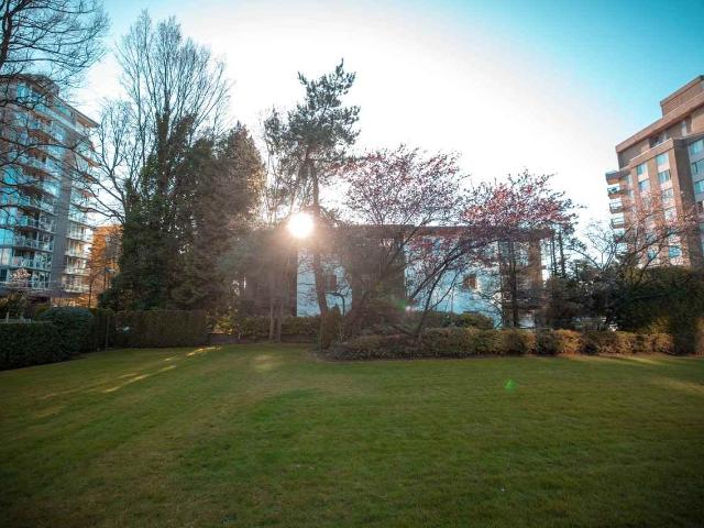 Blue Crest Apartments 1 Bedroom Apartment for Rent at 1625 13th Ave W, Vancouver, BC V6J 2G9 Fairview