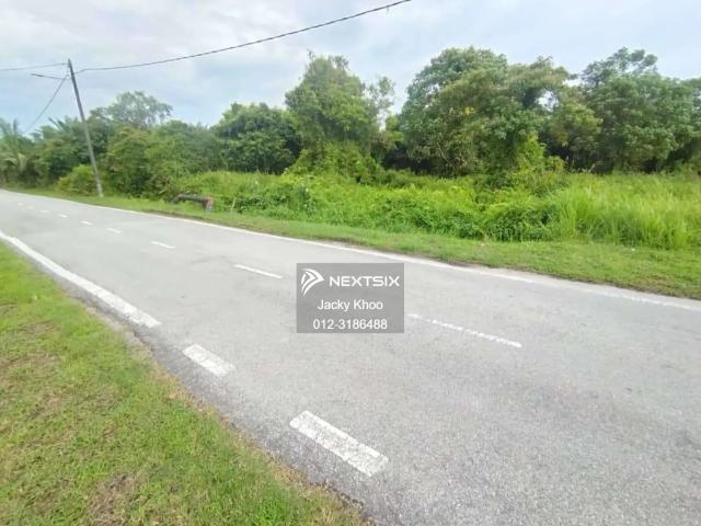 BM Permai 3 Storey Semi D • Triple Storey Semi D House • Build Up 3507sft • Land Area 2561sft • 4 Bedrooms • 4 Bathrooms • Freehold • Facing Northeast • Well Maintained Selling Price: RM880,000