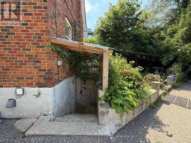 Bsmt 1074 Briar Hill Avenue, Toronto, ON, M6B 1M7 house for lease | Listing ID W13542 | Royal LePage