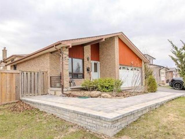 Bsmt 468 Gowland Crescent, Milton, ON, L9T 4E5 house for lease | Listing ID W13149 | Royal LePage
