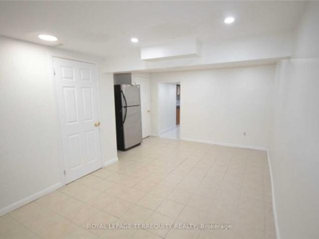 Bsmnt 111 Caronia Square, Toronto, ON, M1B 2Z9 house for lease | Listing ID E13155 | Royal LePage