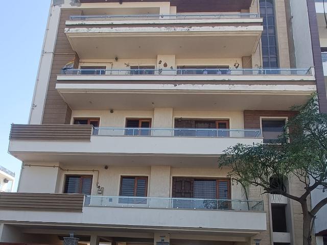 BPTP District 3 Bedroom 180 Sq. Yd. Builder Floor in Sector 81 Faridabad Listing ID: #9608