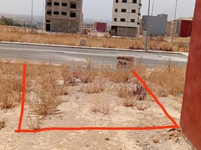 بقعة ارضية تجارية للبيع بفاس