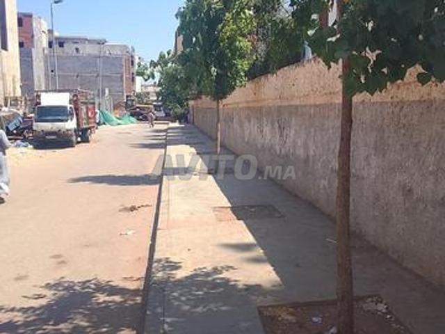 بقعه ارضية للبيع فيها 215 متر