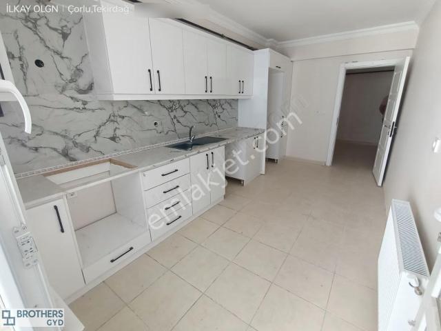 Brothersdan Seyhsinan Mah. Arakat 3+1 180m2 Kiralik Daire