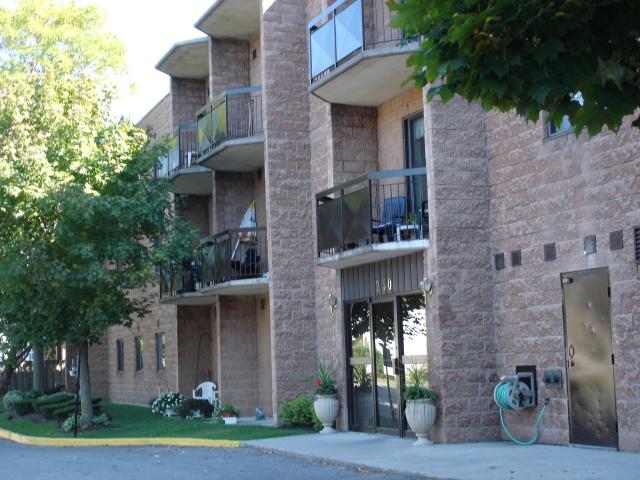 Brownstone Apartments 1 Bedroom Apartment for Rent at 250 Hincks St, Goderich, ON N7A 3E1
