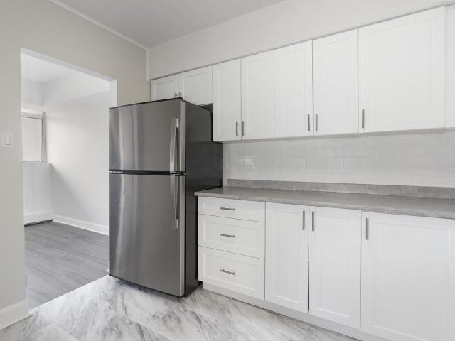 Broadway Apartments 1 Bedroom Apartment for Rent at 25 Westwood Crt, Kawartha Lakes, ON K9V 5A5 Lindsay