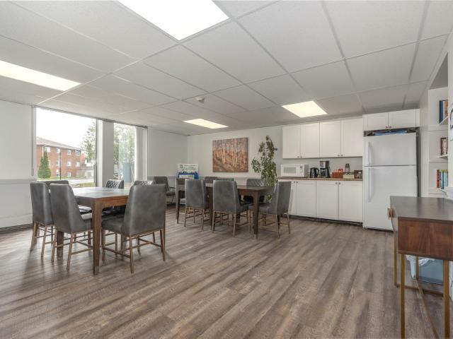Broadway Apartments 1 Bedroom Apartment for Rent at 25 Westwood Crt, Kawartha Lakes, ON K9V 5A5 Lindsay