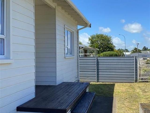 Broadway – Stratford lawns lncluded