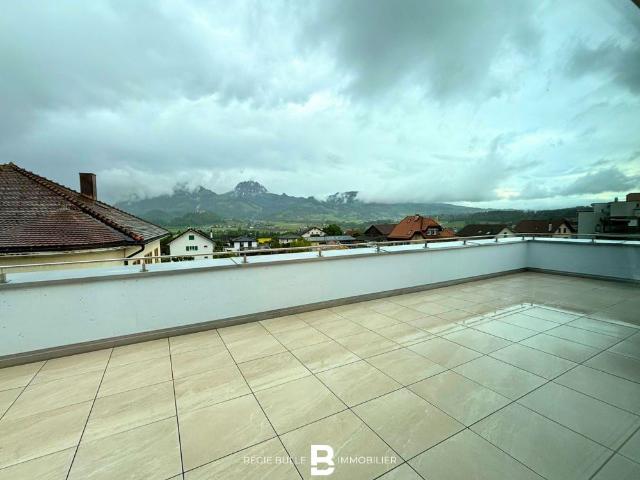 Attic flat with 4.5 rooms for rent in Broc 118 m²