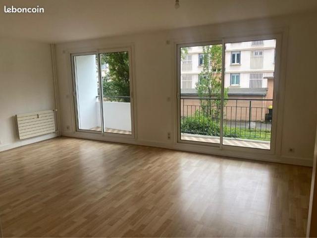 Bron appartement T3 de 84M2 avec cave et garage