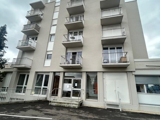 BRON CENTRE VILLE appartement T2 39M2 pârking Privé