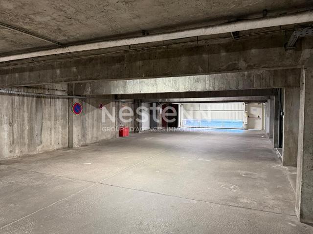 Bron Vente Parking / Garage 69
