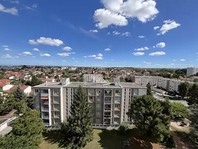 Bron 69500 Achat / Vente appartement 3 pièces t3 au dernier étage parking