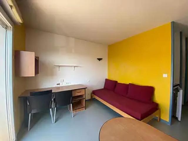 Bron 69500 Location appartement 1 pièce t1 au dernier étage balcon
