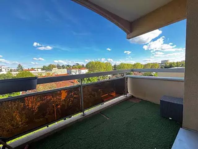 Bron 69500 Location appartement 2 pièces t2 cave