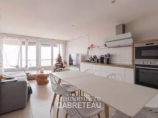 Bron 69500 Location appartement 4 pièces t4 au dernier étage