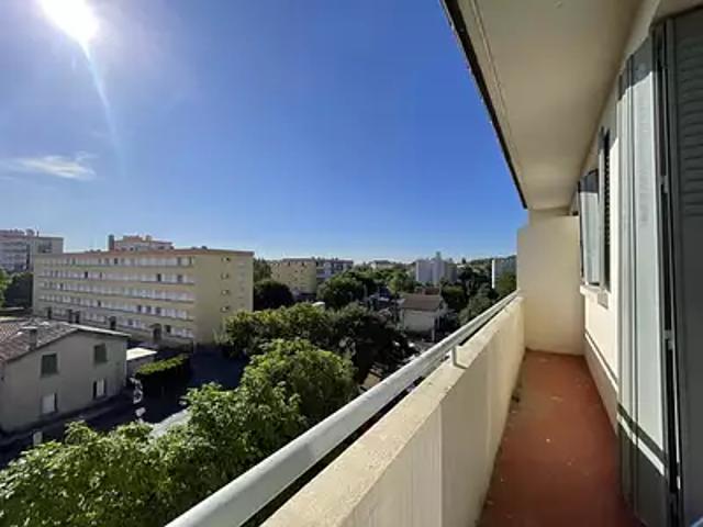 Bron 69500 Location appartement 4 pièces t4 au dernier étage