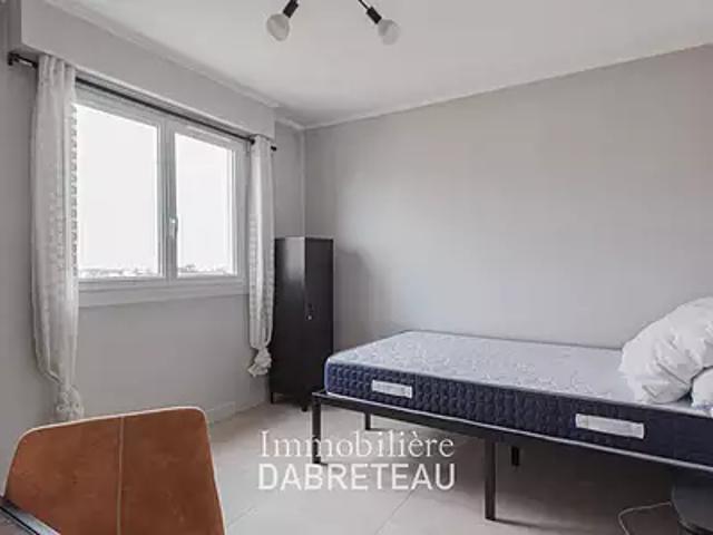 Bron 69500 Location appartement 4 pièces t4 au dernier étage