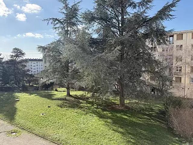 Bron 69500 Location appartement 4 pièces t4 terrasse cave