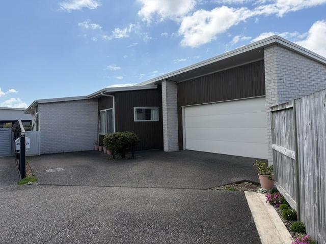 Brookfield, 3 bedrooms