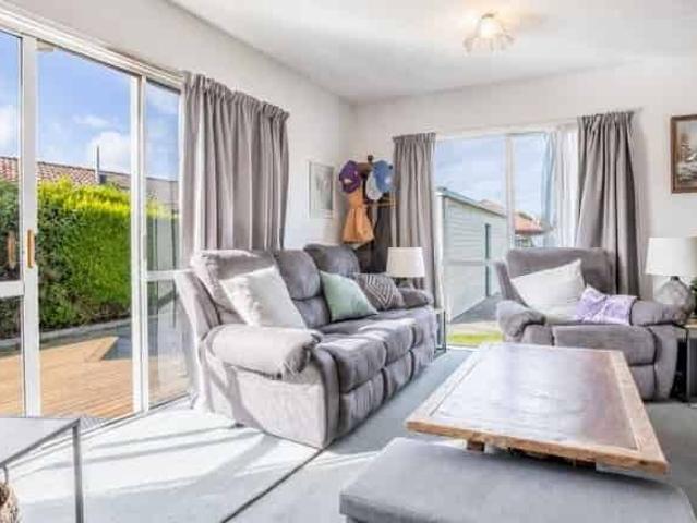 BROOMFIELD 3 BEDROOMS, STANDALONE HOME, SEPERATE MEDIA ROOM