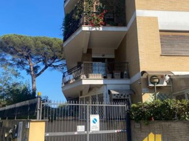 BRAVETTA VIA SILVESTRI BOX IN LOCAZIONE
