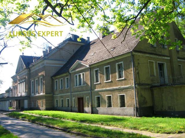 Braci Bassy 2 584 m², Bąków