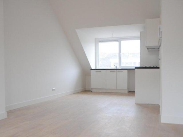 BRAGASTRAAT, LAAKKWARTIER, DEELS GESTOFFEERD, € 942,93, EXCLUSIEF G.W.E