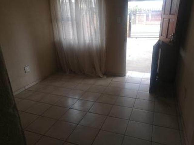 brakpan central grannyflat to let